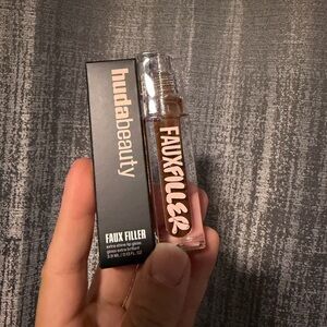 HUDA BEAUTY Faux Filler Lip Gloss - Coco